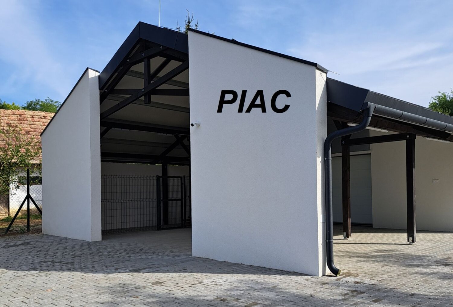 Szakcsi piac